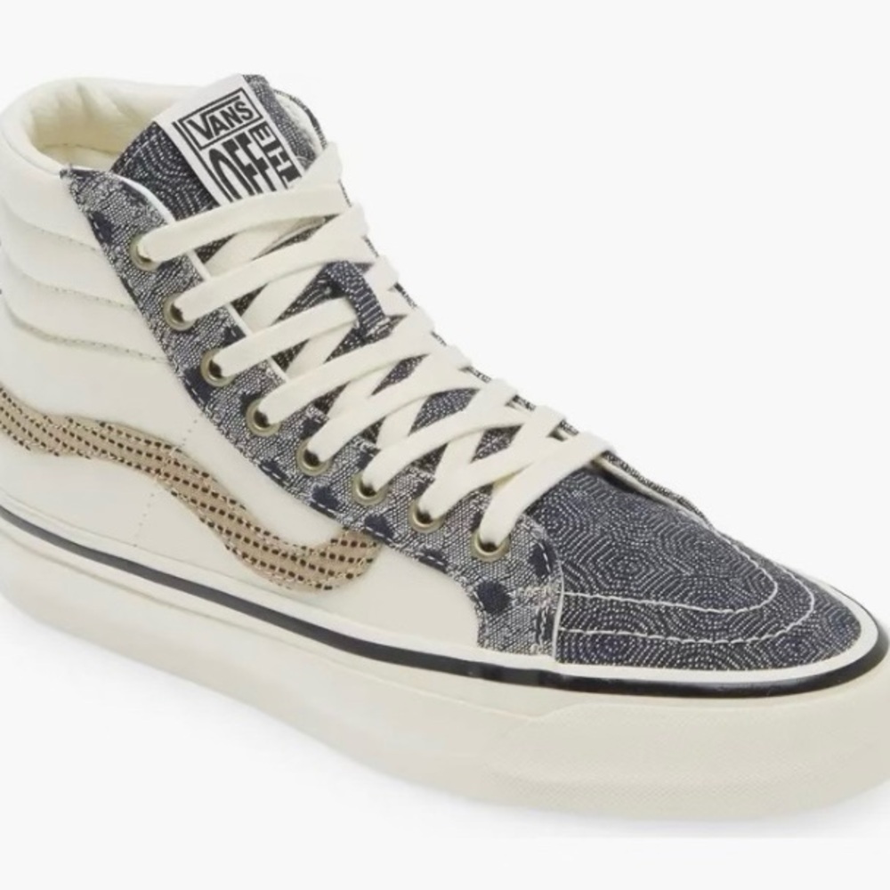 Vans Womens Hightops SZ 6.5  with Black and Cream Pattern love them.